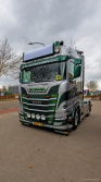 20250330-Tom-Holding-00248 20250330-Tom-Holding-00248